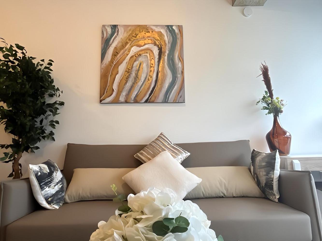 1Br Luxury Flat At Train Station - Long Stays Welcome - Just Ask Milton Keynes Esterno foto