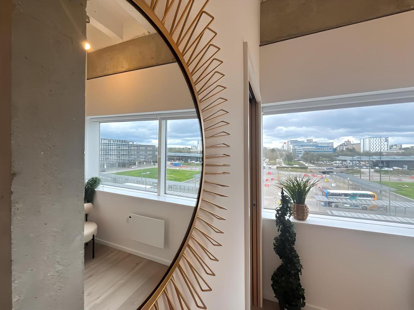 1Br Luxury Flat At Train Station - Long Stays Welcome - Just Ask Milton Keynes Esterno foto
