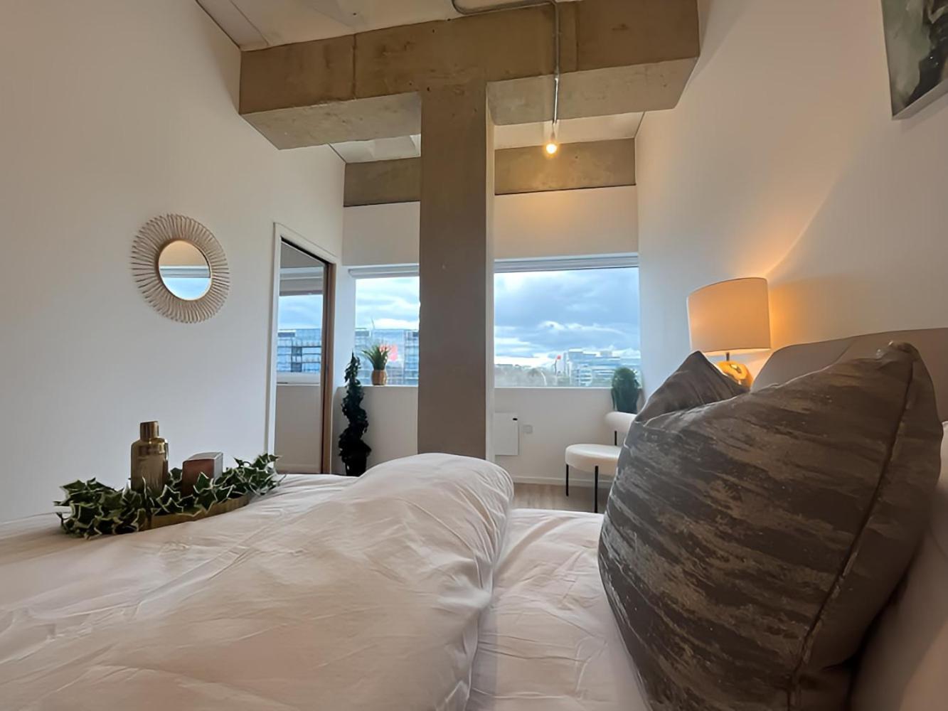 1Br Luxury Flat At Train Station - Long Stays Welcome - Just Ask Milton Keynes Esterno foto