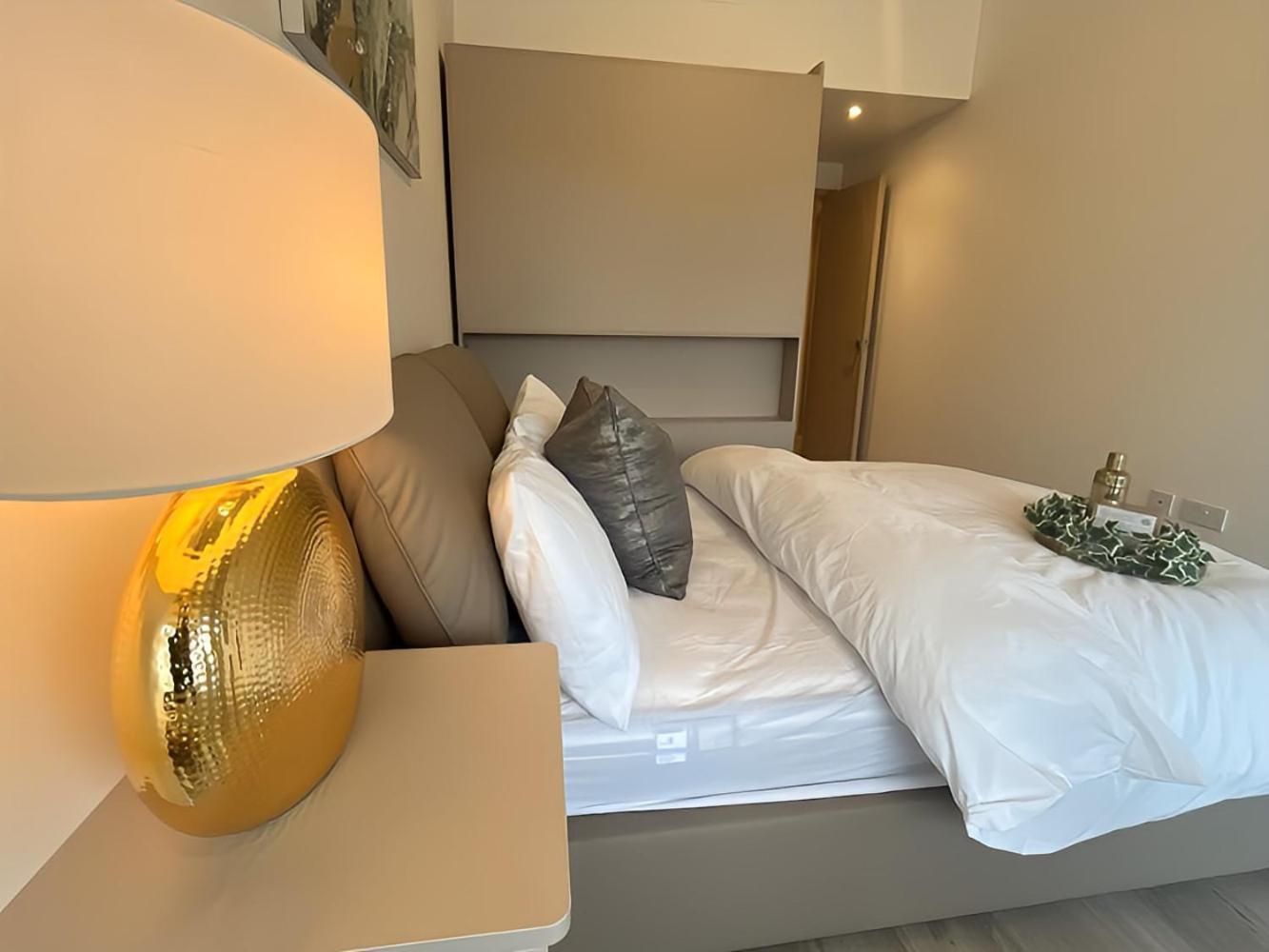 1Br Luxury Flat At Train Station - Long Stays Welcome - Just Ask Milton Keynes Esterno foto