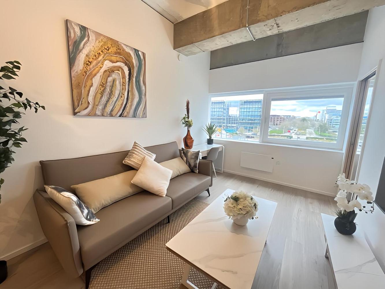 1Br Luxury Flat At Train Station - Long Stays Welcome - Just Ask Milton Keynes Esterno foto